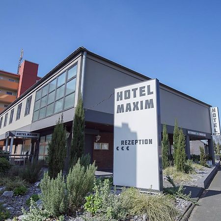 Hotel Maxim Langenfeld  Buitenkant foto