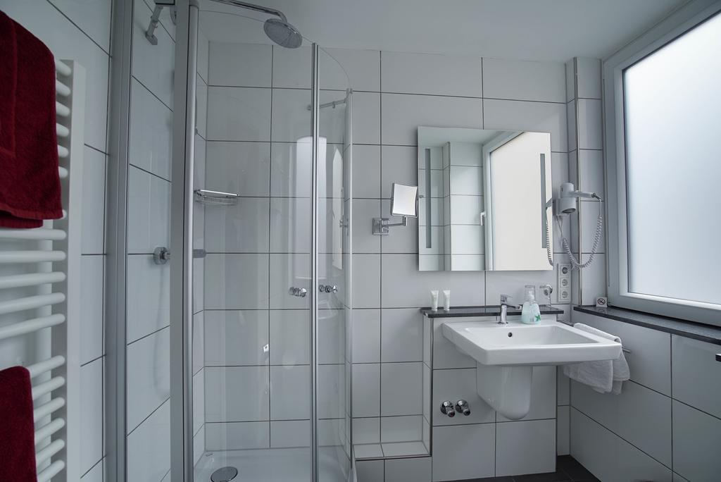 Hotel Maxim Langenfeld  Kamer foto