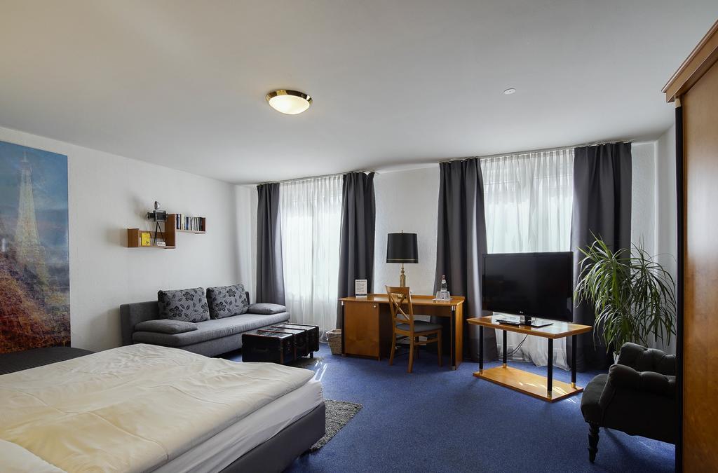 Hotel Maxim Langenfeld  Kamer foto