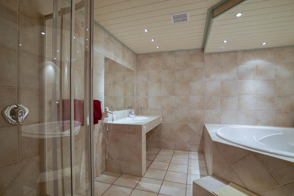 Hotel Maxim Langenfeld  Kamer foto