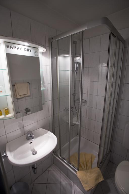 Hotel Maxim Langenfeld  Kamer foto