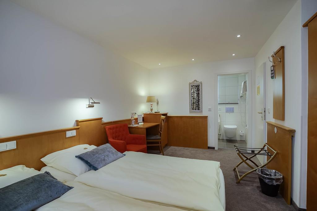 Hotel Maxim Langenfeld  Kamer foto