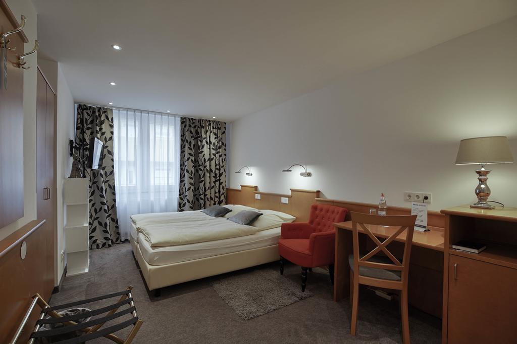Hotel Maxim Langenfeld  Kamer foto
